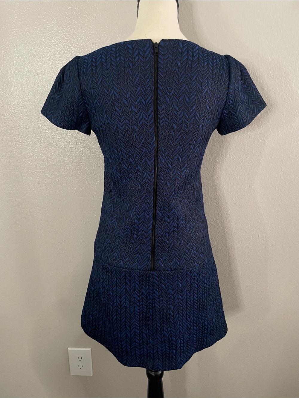 Alice + Olivia Navy Chevron Short-Sleeve Mini Dress - Picture 9 of 12